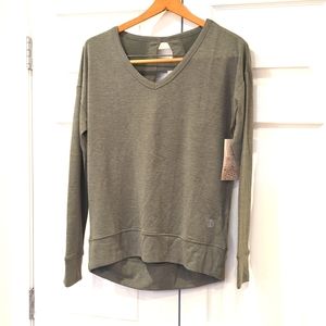 Vneck athleisure top